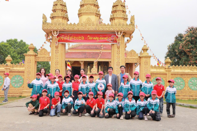 MỘT NGÀY HỌC TẬP TRẢI NGHIỆM Ý NGHĨA: TỪ LÀNG VĂN HOÁ ĐẾN BẢO TÀNG LỊCH SỬ QUÂN SỰ VIỆT NAM